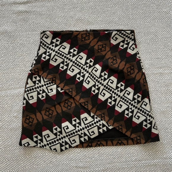 Zara | Aztec printed mini skirt - Picture 2 of 6